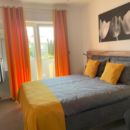 Valkane Beach Apartments Pula Bagian luar foto