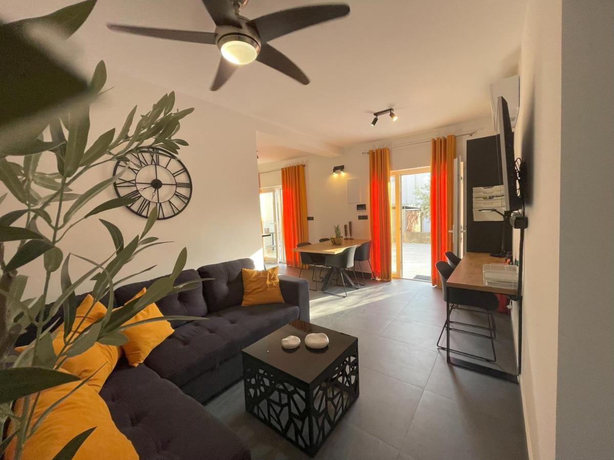 Valkane Beach Apartments Pula Bagian luar foto