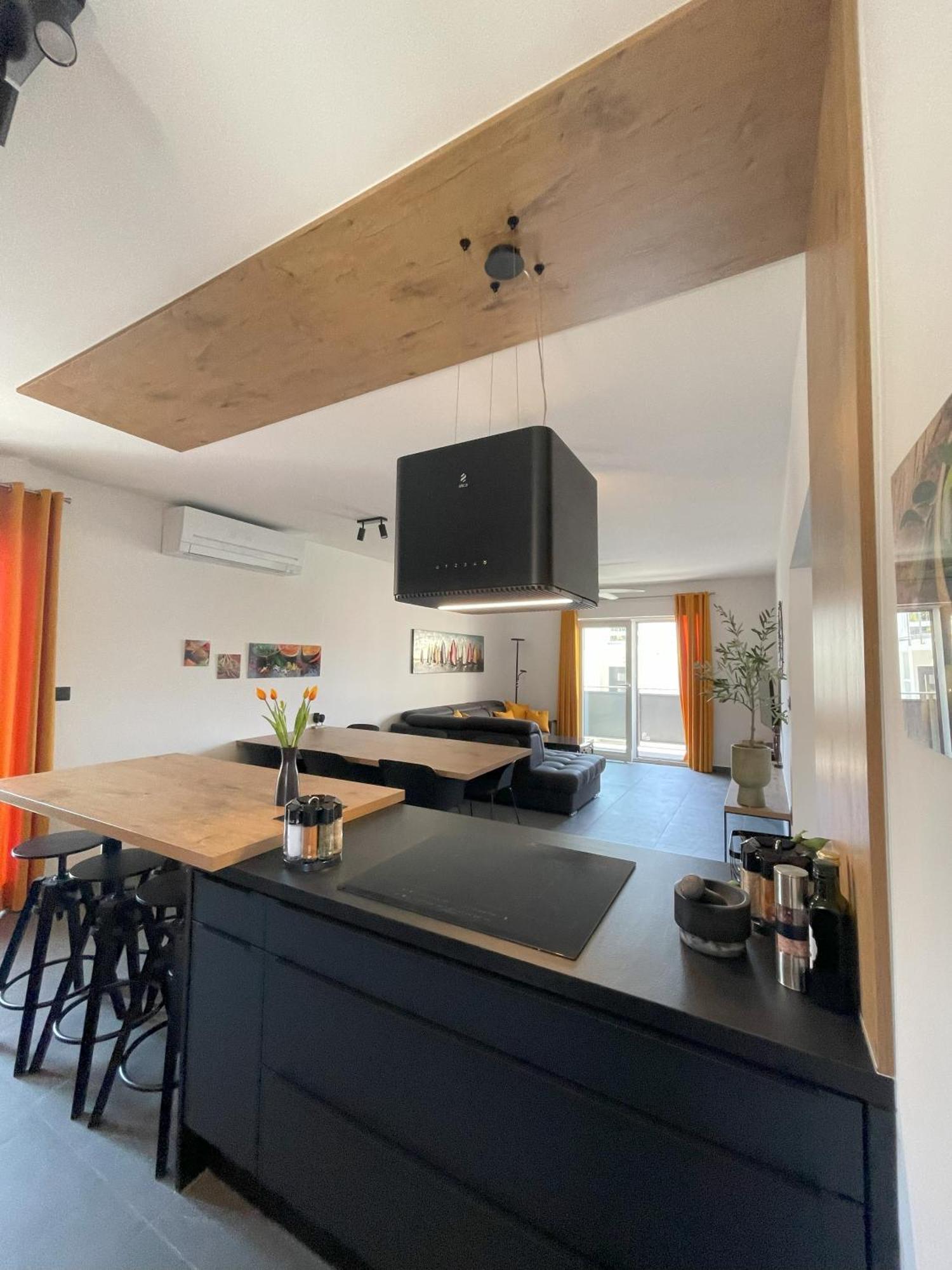 Valkane Beach Apartments Pula Bagian luar foto