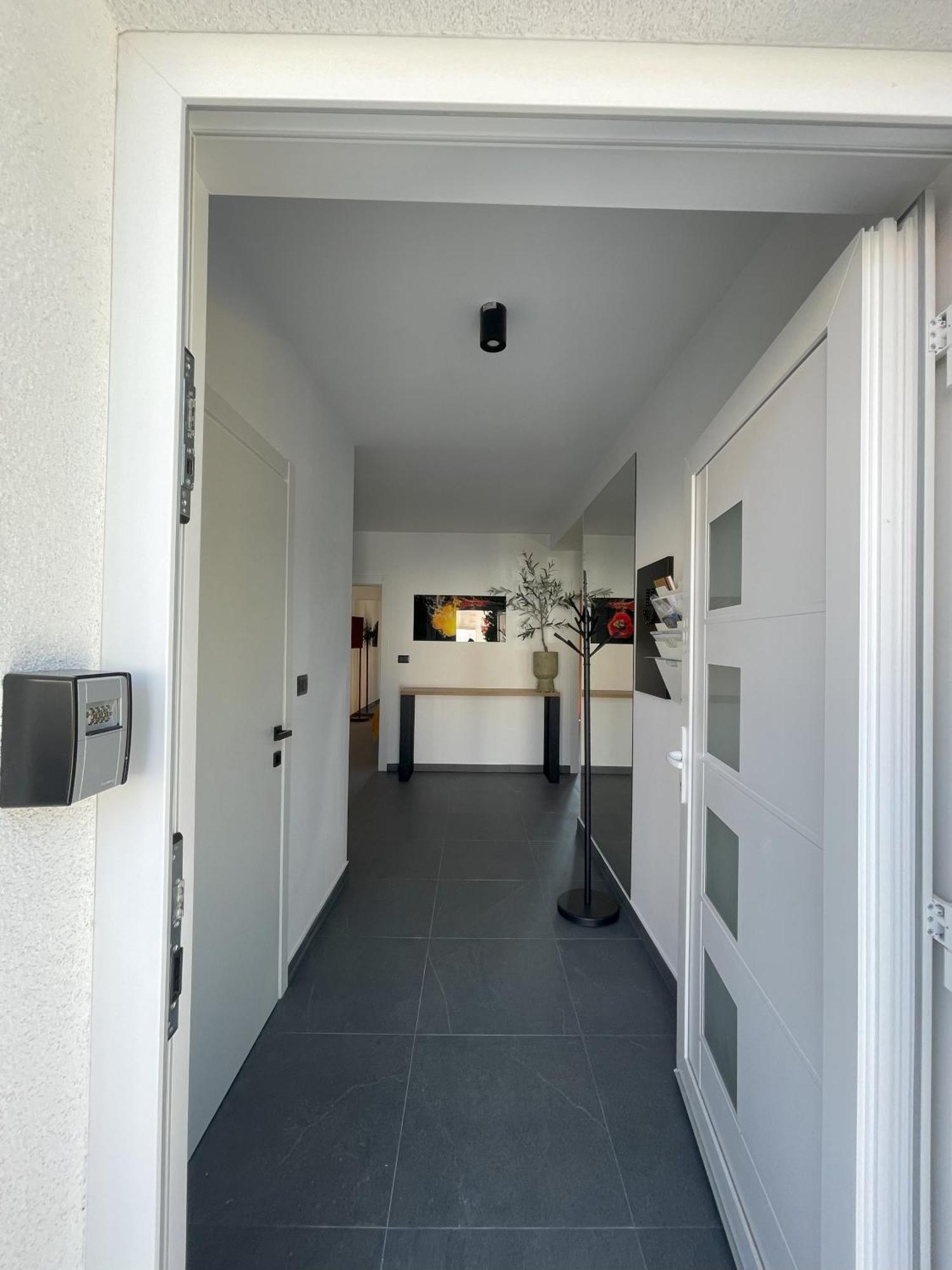 Valkane Beach Apartments Pula Bagian luar foto