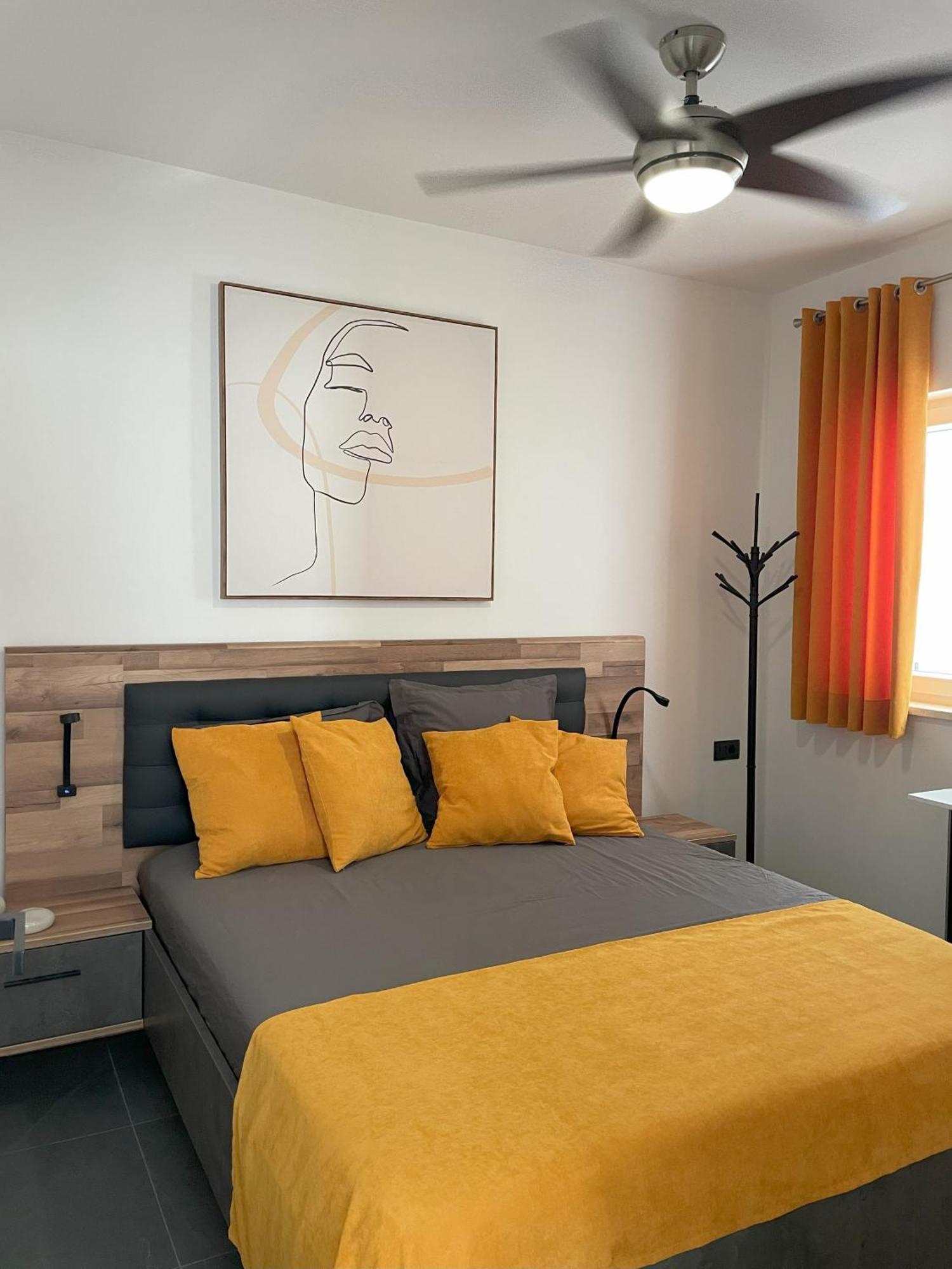 Valkane Beach Apartments Pula Bagian luar foto
